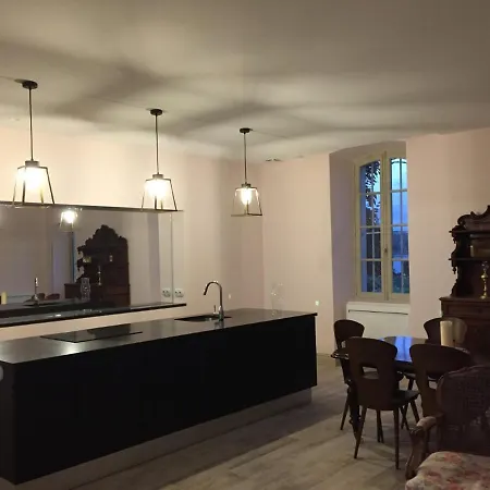 Sublime Chateau Avec Piscine, Proche De Bordeaux Izon